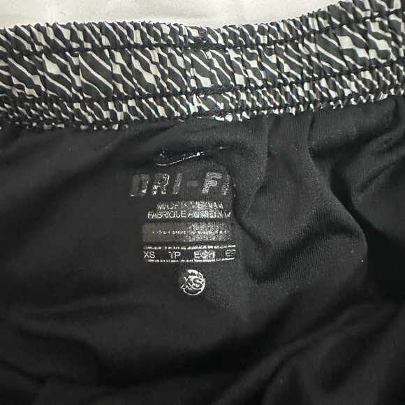 XS Nike dry fit running shorts - Picture 2 of 2